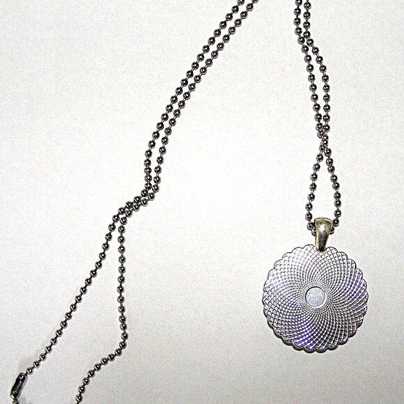 Frozen Elsa & Anna Pendant Necklace With Sparkling White Cystals - Picture 2 of 2